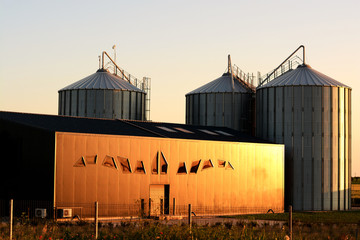 Warehouse silo in Modern farming © adrian_ilie825