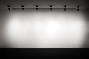 White gallery wall with light, empty white wall, interior background, presentation wall, empty showcase - 127690677