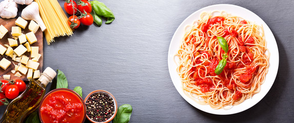 pasta with tomato sauce with ingredients