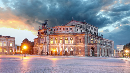 Fototapeta na wymiar Semperoper in Dresden, Germany