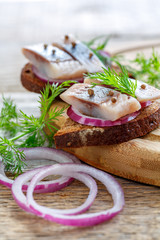 Red onion and herring on rye bread.