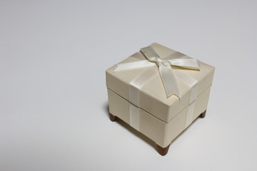 白いプレゼントボックス