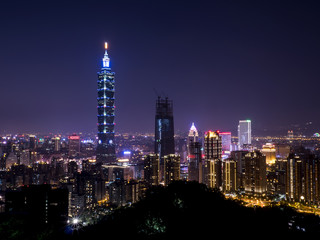 Fototapeta na wymiar Cityscape nightlife view of Taipei 3