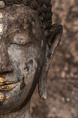 Fototapeta na wymiar Buddha's face in the Wat Saphan Hin temple in Sukhothai historic