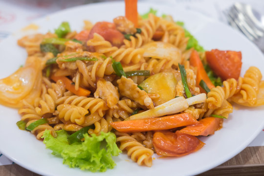 Fusilli pasta with chicken and cherry tomatoes