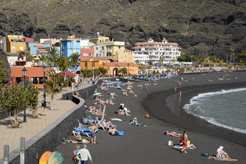 Fototapeta na wymiar Strand bei Puerto de Tazacorte, La Palma