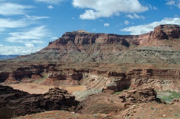 Fototapeta na wymiar Reddish cliffs in Utah