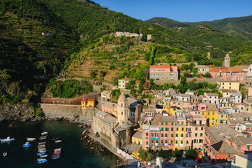 Fototapeta na wymiar Scorcio di Vernazza, piccolo paese della Liguria, Italia