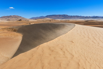 Huge dune in mainstream of Brahmaputra in Tibet during beginning