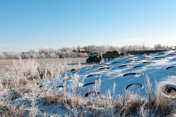 Bauernhof Winterlandschaft mit Traktor