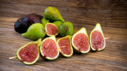 figs sliced  on wooden table