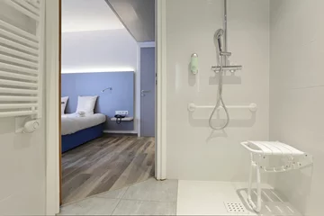 Fototapeten salle de bain douche équipée pour personnes handicapées © mariesacha