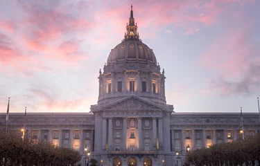 Selbstklebende Fototapeten Sunset over San Francisco City Hall. Civic Center, San Francisco, California, USA. © Yuval Helfman