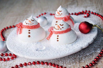 Christmas dessert - meringue snowmen