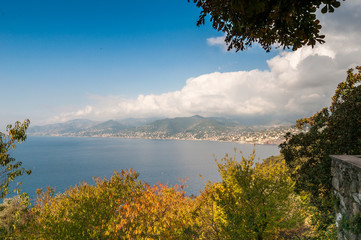 Costa di Camogli vista del borgo di San Nicolò - autunno