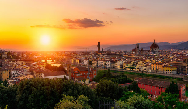 Sunset view of Florence, Ponte Vecchio, Palazzo Vecchio and Florence Duomo, Italy