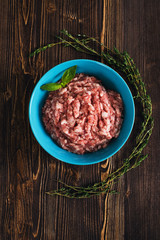 Minced meat with thyme and basil
