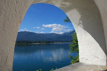 Wolfgangsee St.Wolfgang See Wolfgang Aussicht Ausblick Durchblick Berge Alpen Hügel 