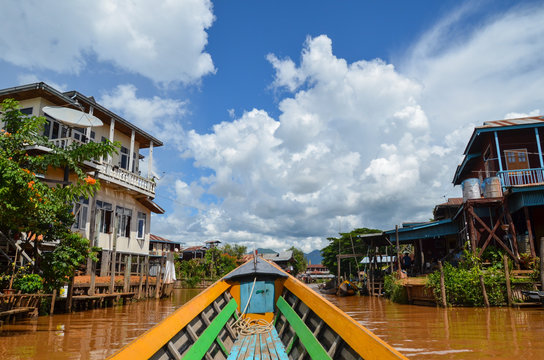 Boat ride on Inle Lake, around the traditional floating villages and fields of the lake 