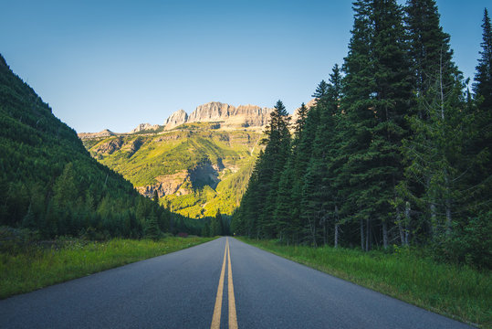 Fototapeta A road to the mountains.