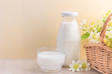 Obraz na płótnie Canvas Glass of milk and milk bottle on table