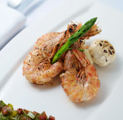 Cooked Shrimp with asparagus