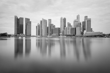 Fototapeta na wymiar MARINA BAY, SINGAPORE - Aug. 18, 2013 : Black and white business city Singapore with water Reflection