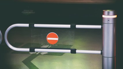 Mark Red brick, entrance forbidden, one-way movement