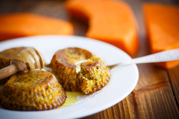 sweet cakes from cottage cheese with pumpkin