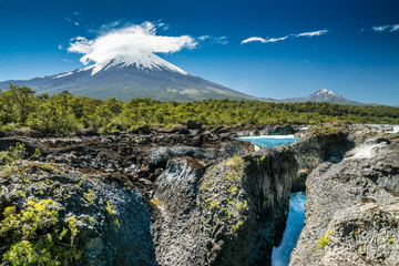 Saltos del Petrohué und der Vulkan Osorno