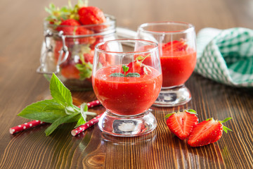 strawberry cocktail in glasses on a tray in a garden, selective focus
