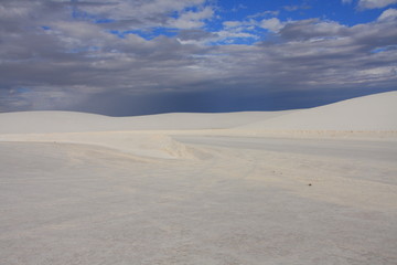 Fototapeta na wymiar white desert at white sands