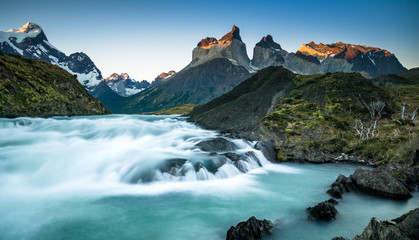 Langzeitbelichtung der Stromschnellen oberhalb des Salto Grande im Torres del Paine NP