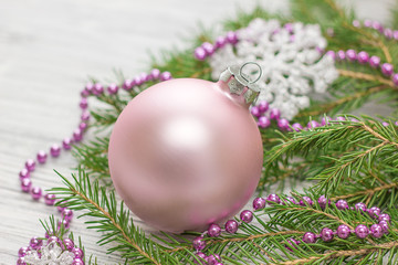 Рождественские шары и украшения