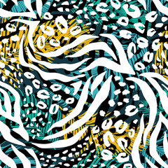 Obraz premium Abstract geometric seamless pattern with animal print. Trendy hand drawn textures. 