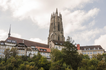 Fribourg, Altstadt, Stadt, Freiburg, historische H&auml;user, Kirche, Kathedrale, Kirchturm, Herbst, Schweiz