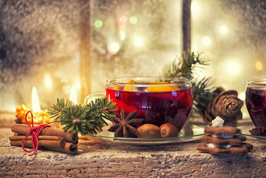 Gl&uuml;hwein Festlich Karte