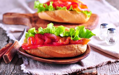 Sandwich with salmon marinated in sea salt, beet juice and dill