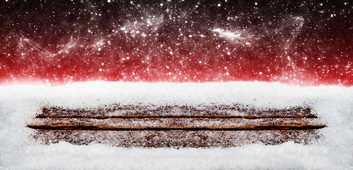 Weihnachtshintergrund, Schnee auf Holz vor Rot