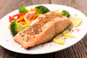 grilled salmon with vegetable