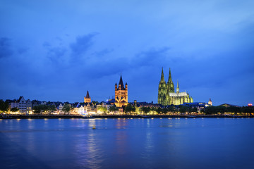 Naklejka premium Cityscape of Cologne at night
