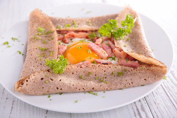 crepe with egg and bacon