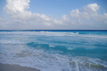 Obraz premium Waves on the coast of the Caribbean Sea, Mexico. Riviera Maya