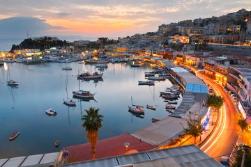 Foto op Plexiglas Avondmening van Mikrolimano-jachthaven in Athene, Griekenland. © milangonda