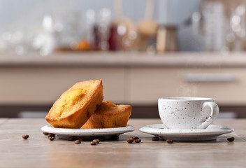 Cakes with raisins and coffee