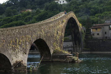Fototapeta na wymiar Ponte del Diavolo - Borgo a Mozzano