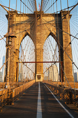 Fototapeta premium Brooklyn Bridge o wschodzie słońca, Nowy Jork