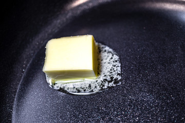 Stück Butter schmilzt
