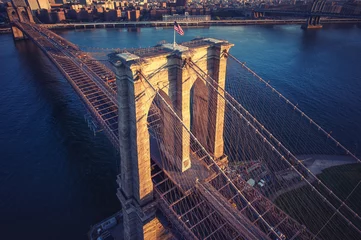 Afwasbaar Fotobehang Brooklyn Bridge Brooklyn Bridge trom top - luchtfoto met East River. Achtergrond afbeelding. Genomen uit Brooklyn.