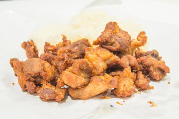 Delicious pieces of fried chicken with white sticky rice.